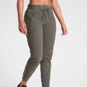 Athleta Women's Green Trekkie North Drawstring Slim Jogger Pants Size 14